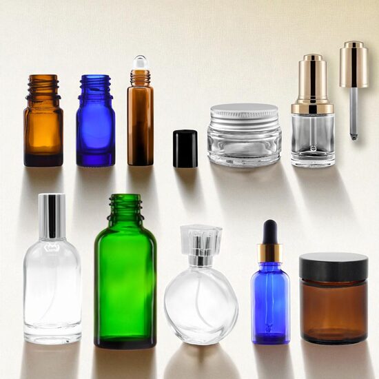 Stikla pudelītes un trauciņi